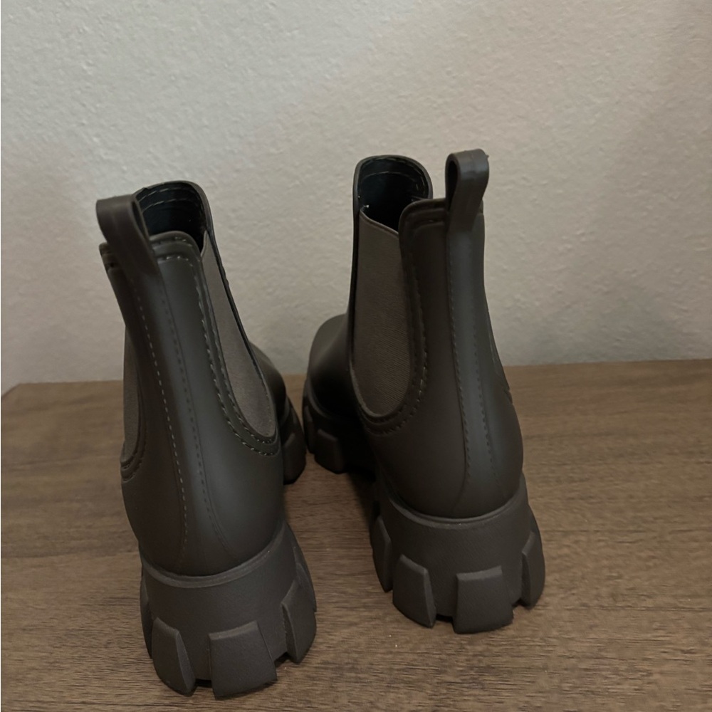 Jeffrey Campbell Olive Green Chunky Chelsea Ankle Boots - Picture 4 of 6